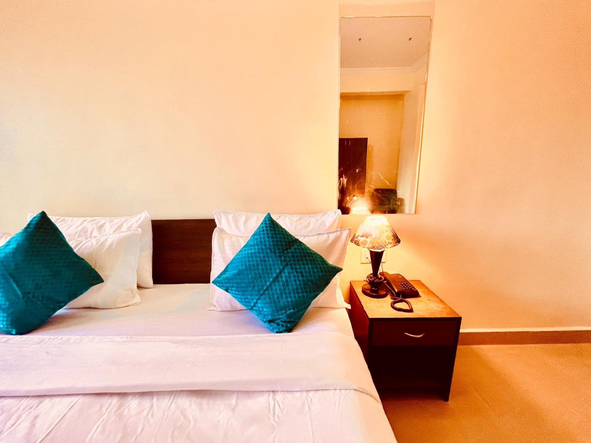 The Calagute Beach Resort By Shivam Resort 1 Km From Beach 칸돌림 외부 사진