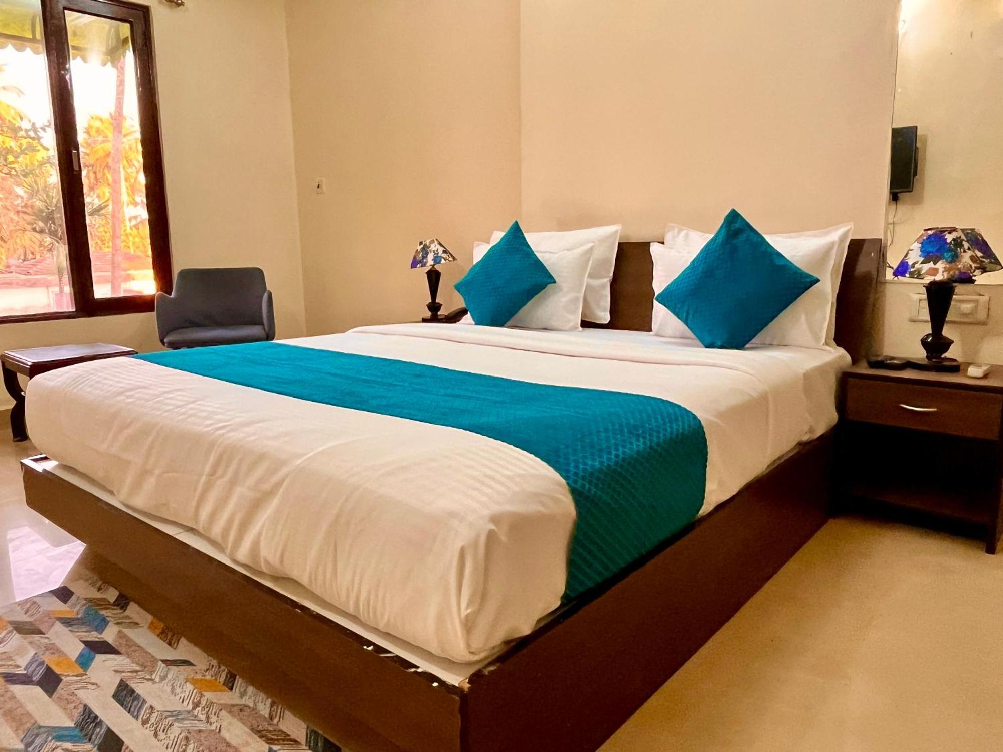 The Calagute Beach Resort By Shivam Resort 1 Km From Beach 칸돌림 외부 사진